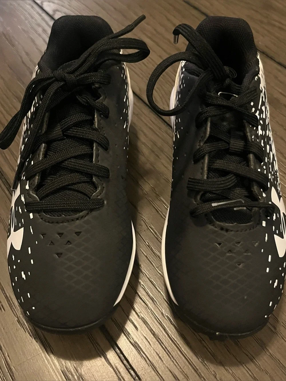 Under Armour Youth Leadoff Low Black/White Splatter Baseball Cleats Size 10 NEW